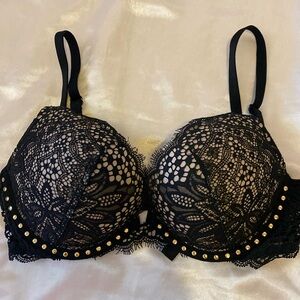 Victoria’s Secret bombshell bra
